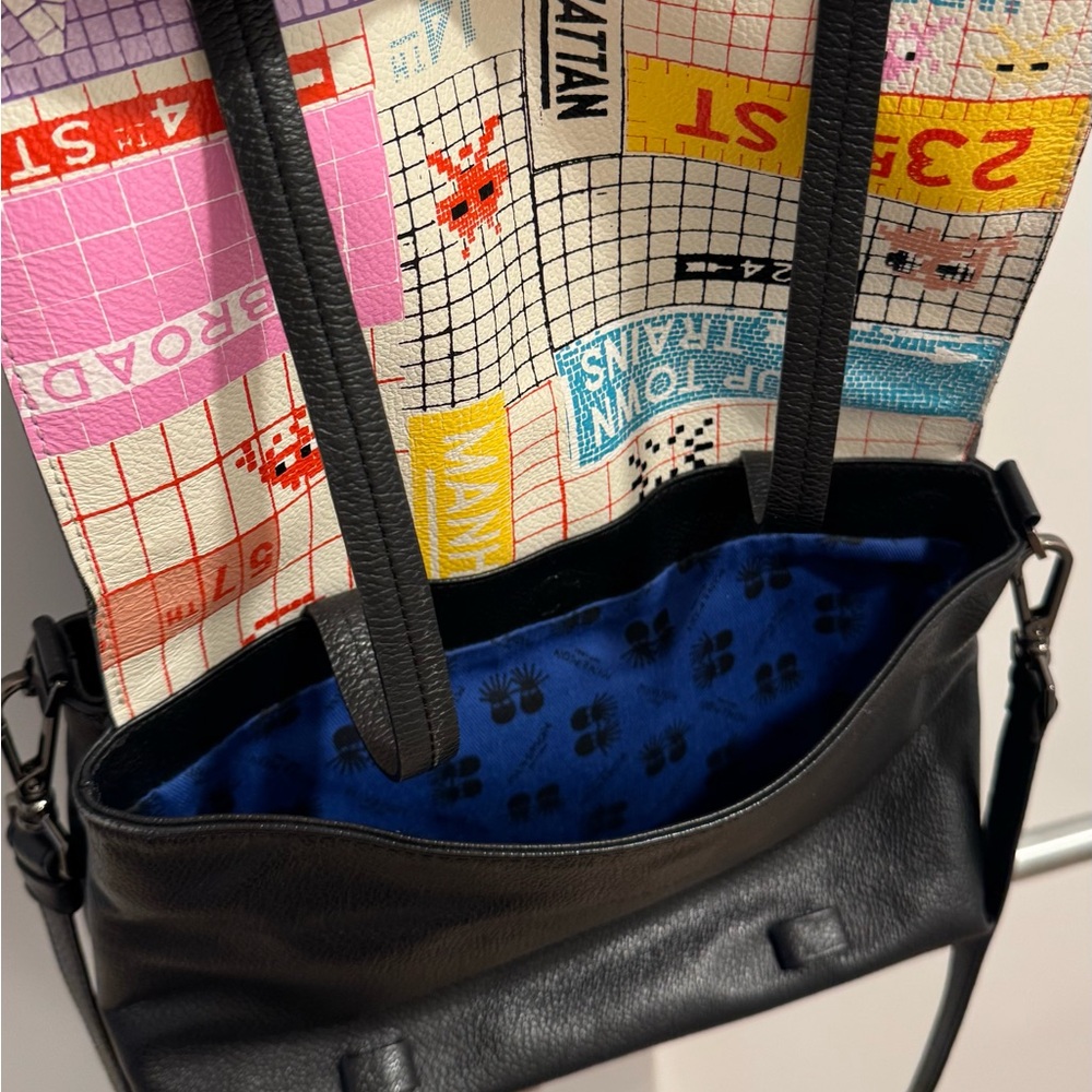 Min & Mon Graphic Crossbody Bag with Black and Multicolor Design 2 in 1 - Picture 5 of 5